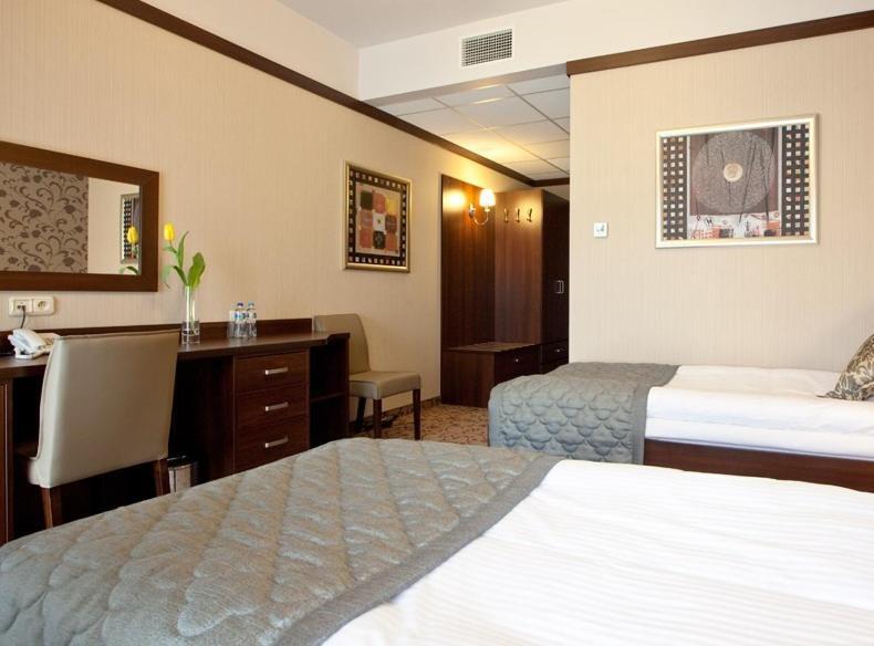 Hotel-Restauracja Platan Chrzanów Rom bilde